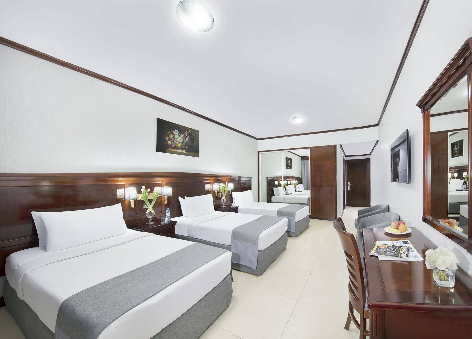 Admiral Plaza Hotel Dubai Exterior photo
